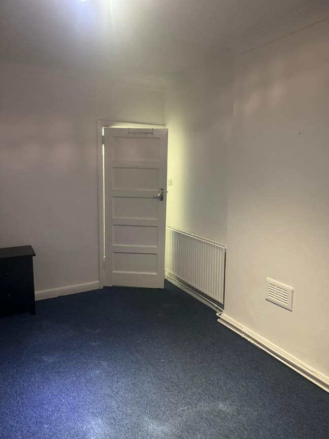 Double ROOM for rent in NW9 ( Talbot Court-Bla Main Photo