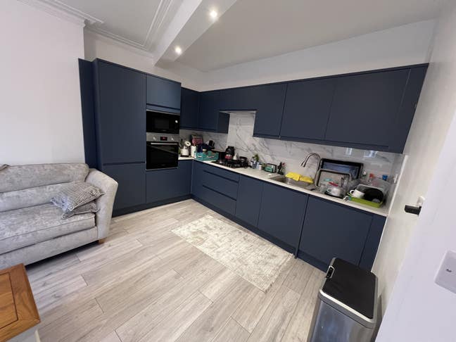 Bright Double Room near Central Finchley  Main Photo