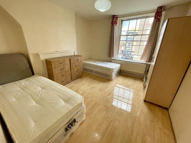 Massive Double Room in Great Location+All Bill Inc Main Photo