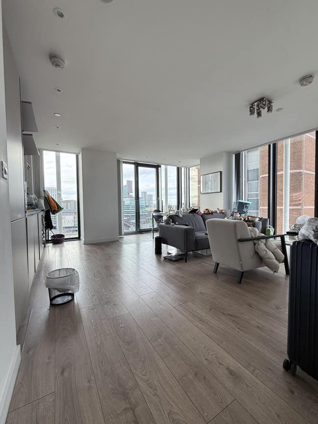 Ensuite double room in modern flat  Main Photo