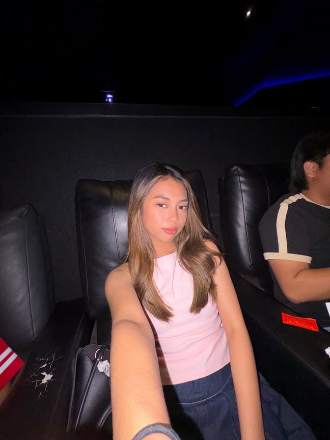 19 female, looking for a single/double room Main Photo