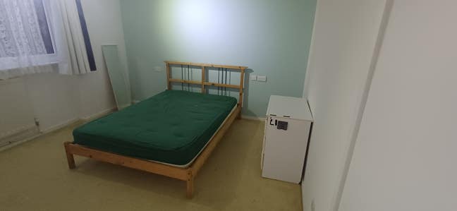 Freshly renovated double bedroom Main Photo