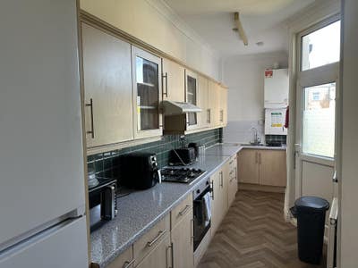 Clean & Comfy Rooms available in Ilford  Main Photo