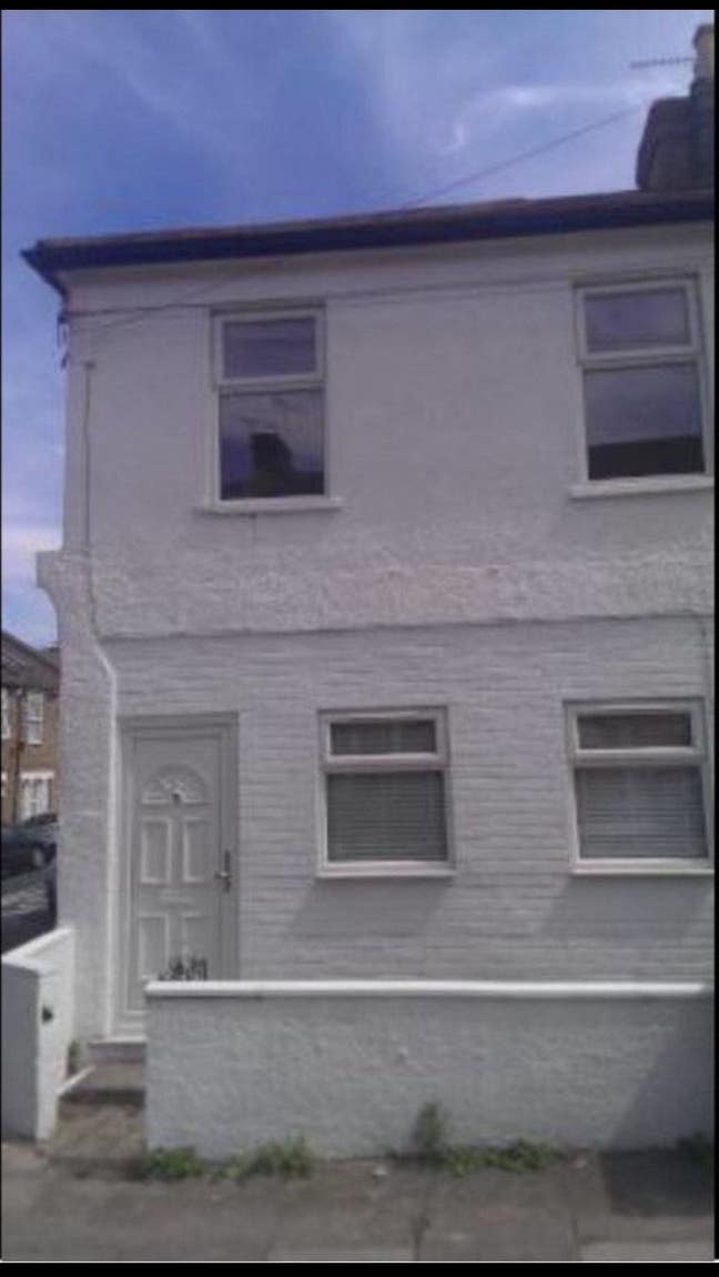 2  Large Light, Spacious Rooms Available Now ! Main Photo