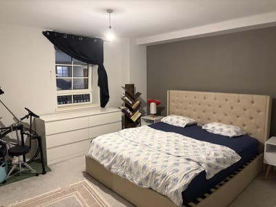 Large Double Room - City Center & West End - Cozy Main Photo