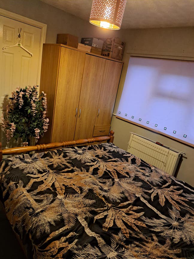 Double room and small lounge area to rent in Cambo Main Photo