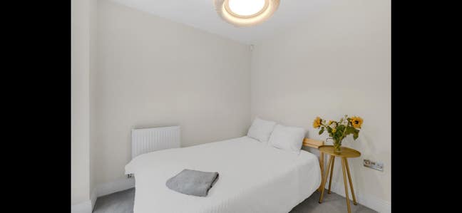 Spacious 2-Bedroom Flat – 5 Mins Walk to Wimbledon Main Photo