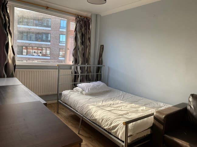 Large ROOM to rent in Five bed Flat in Hoxton, E2 Main Photo