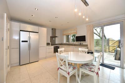 Zone 1, MODERN, Private bathroom, Garden Main Photo