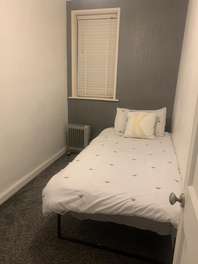 Cosy room in Peaceful Morden Home Main Photo
