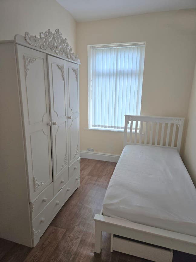 2 bedrooms available  Main Photo