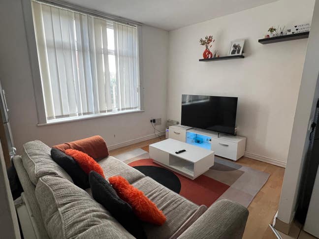 Small flat in South Manchester  Main Photo