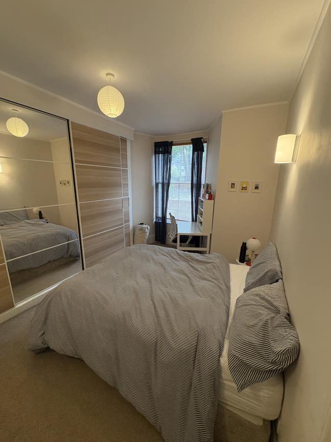 Spacious room furnished and en-suite shower Main Photo