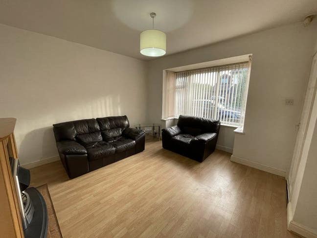 Double room with excellent links & Bills included  Main Photo