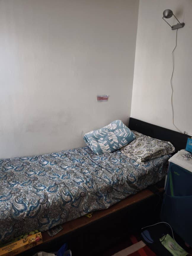 Single bed room in shared house Main Photo