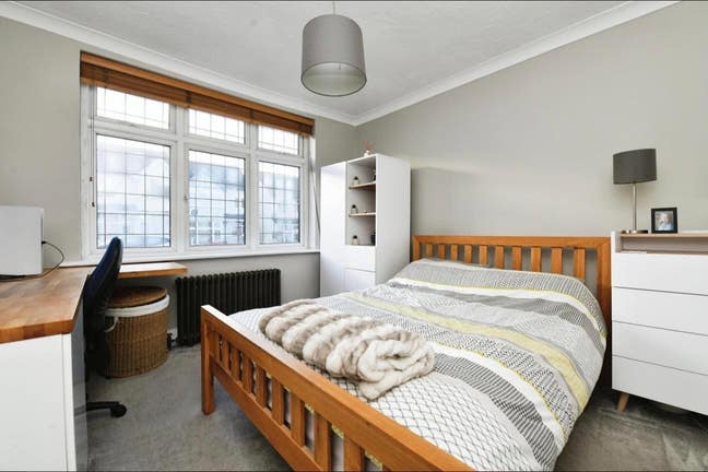 Detached Bungalow with 2 double rooms for rent Main Photo