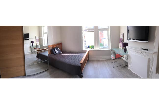 Large Double room in Southsea, parking possible Main Photo