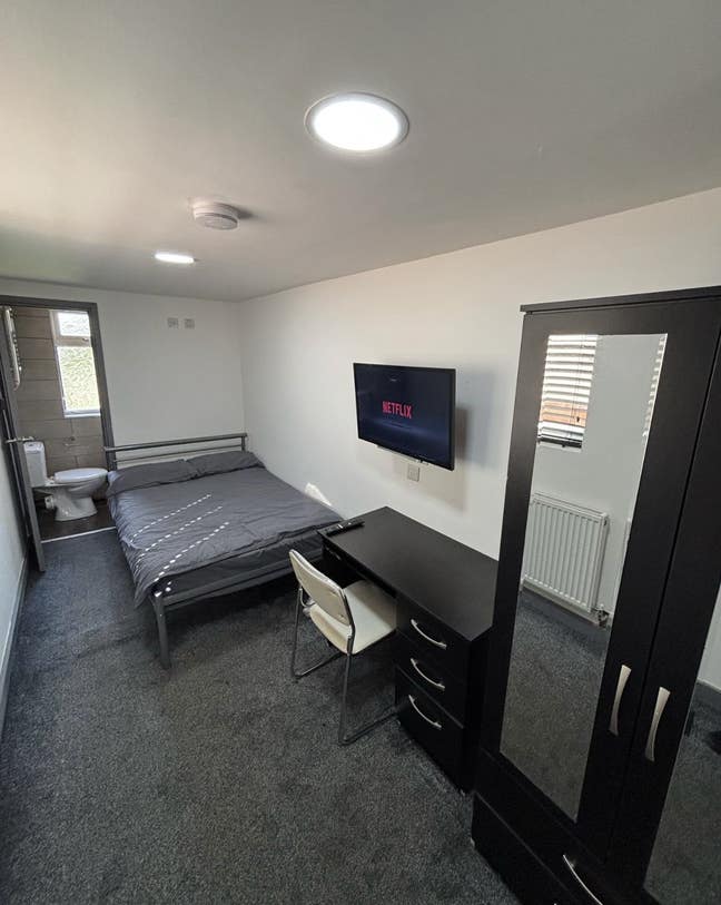 Charming en-suite room available.  Main Photo