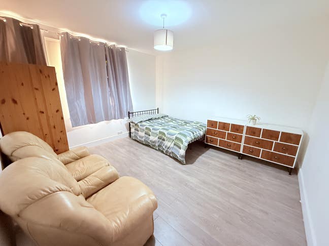 Large double room fully furnished  Main Photo