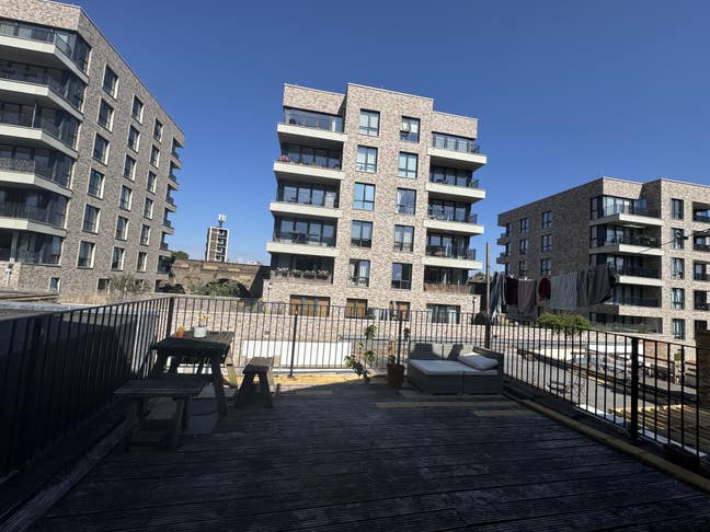 Double bed - Brixton - 7 mins from station Main Photo