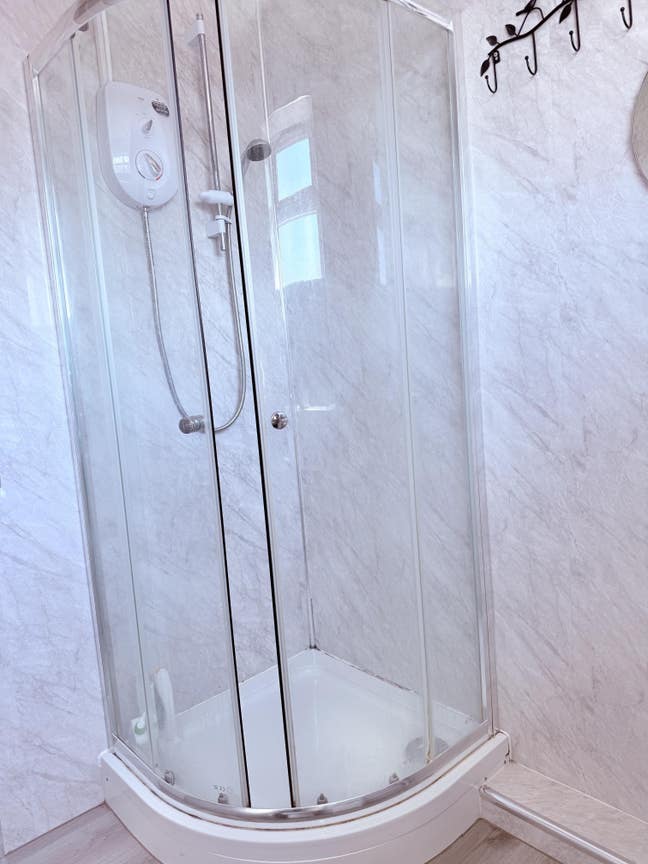 Large double room fully furnished  Main Photo