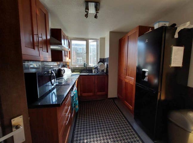 Comfy single room in a quiet and neat 4-bed Main Photo