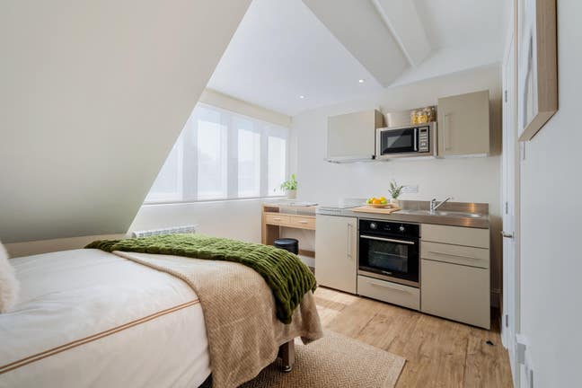 Furnished Apartment, Private Kitchen & En-suite Main Photo