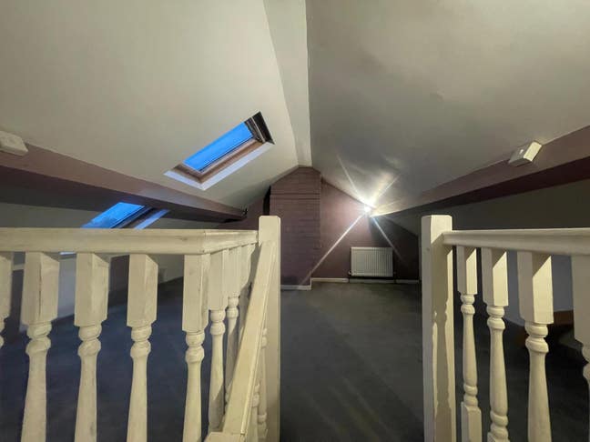 4 bedroom house - Semi-Furnished (2 parking space) Main Photo