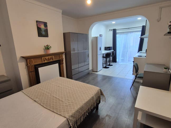 ** Garden studio w full kitchen ** Main Photo