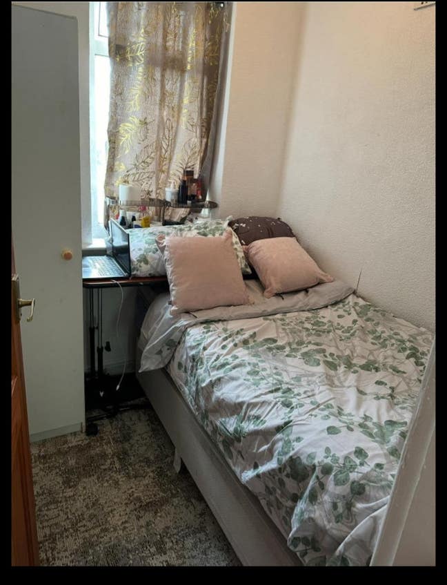 Furnished single room in Newton Heath  Main Photo