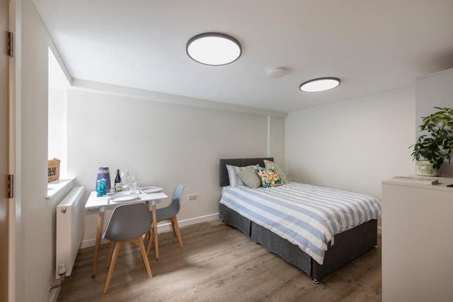 New Luxurious Self-Contained Room in Dorking Main Photo