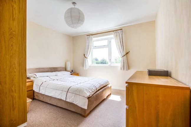 Ery Clean Freshly Renovated Property. £85per Week  Main Photo
