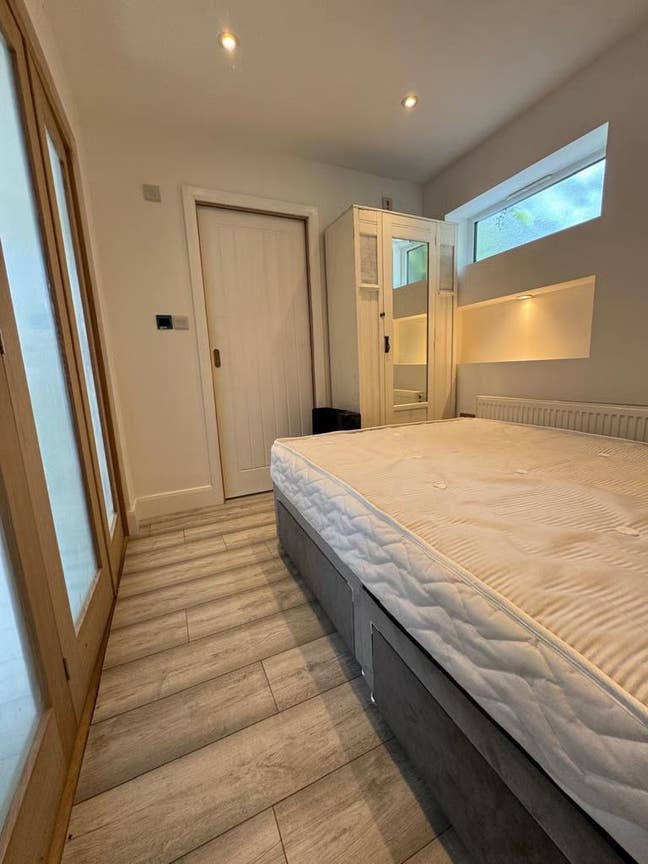 1 Bedroom Flat to rent-HA5 1NP Main Photo
