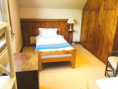  Large Single Bedroom available end September.  Main Photo