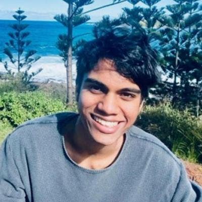 Cardiff uni student looking for flat Main Photo