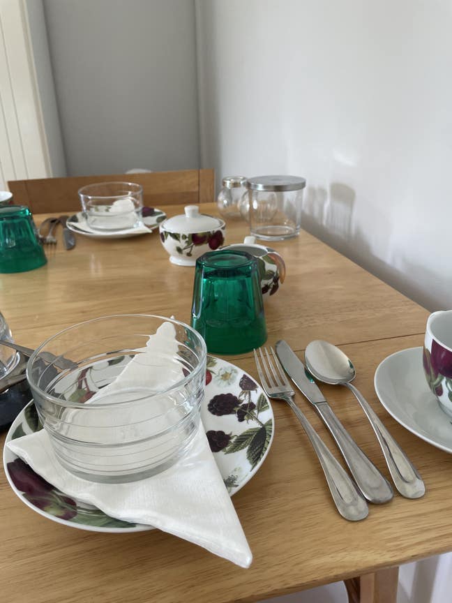 Large room with Breakfast included  Main Photo