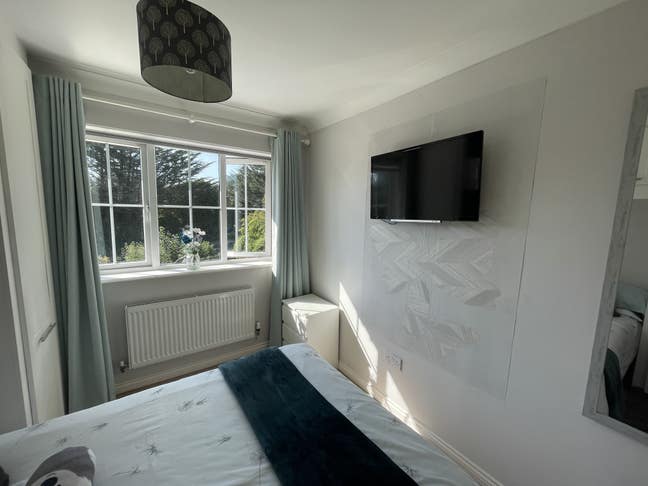 Double Bedroom with own Bathroom & Parking Main Photo
