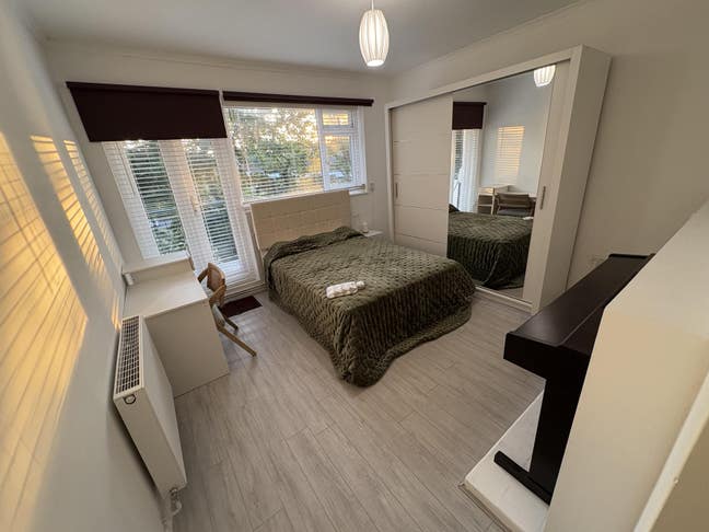 Spacious double with private balcony and piano Main Photo