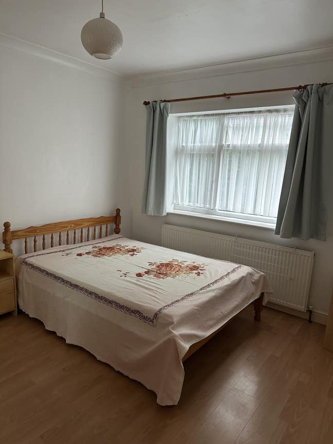 Large Double Bedroom  Main Photo