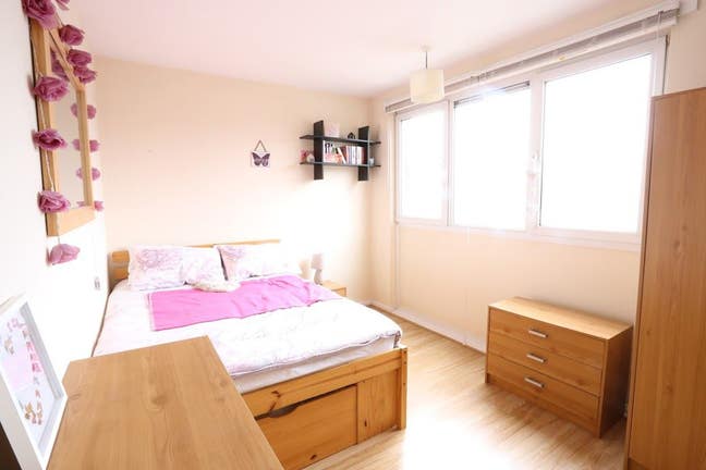 One Double Room // Bills Included  Main Photo