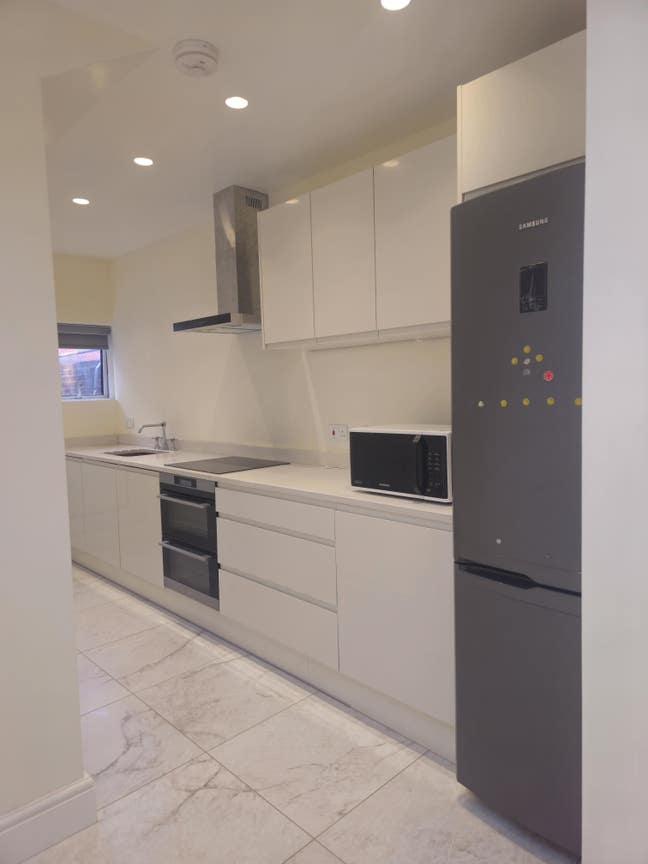 Lovely studio Flat in leatherhead Main Photo