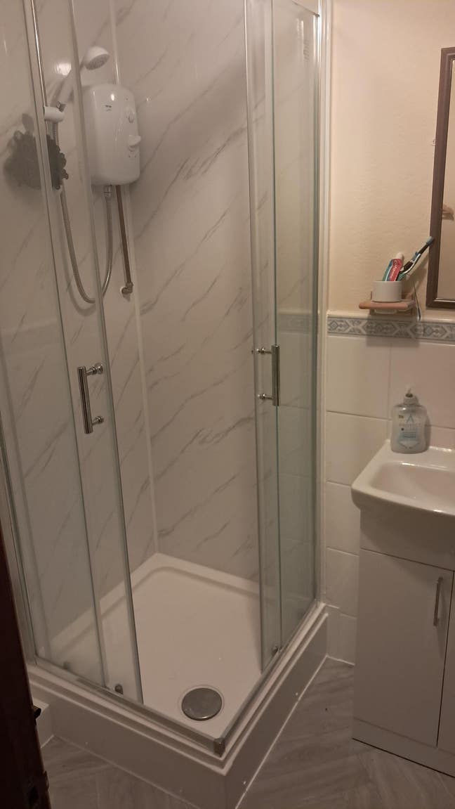 Room in friendly positive home. Main Photo