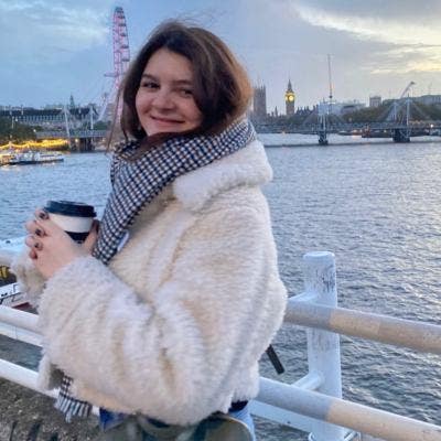 Professional Female seeks a single or double room Main Photo