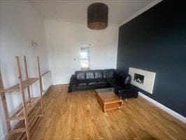 Huge double bedroom Available Main Photo