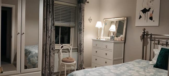 Room in Large House  Main Photo