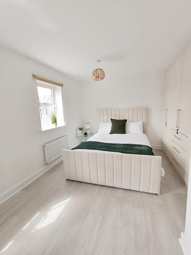 Charming room in Prime Location! Main Photo