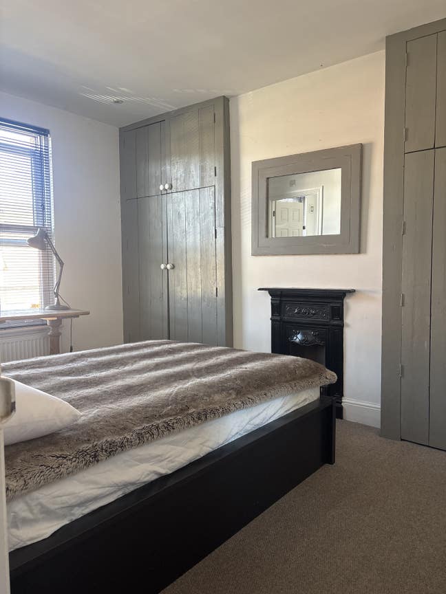 Double en-suite bedroom Main Photo
