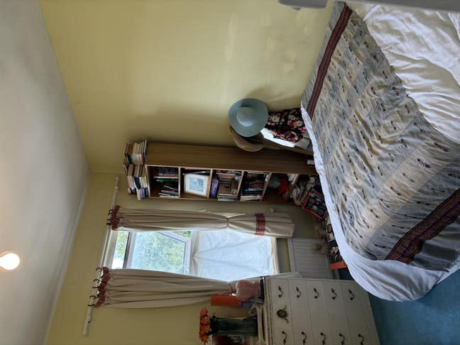 Cozy Colourful Room Main Photo