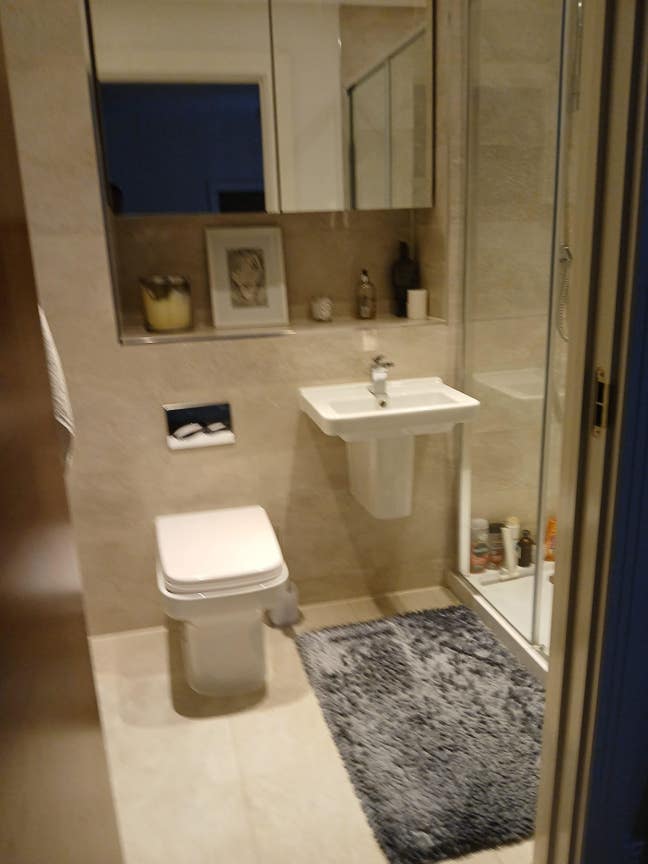 Double Bedroom en-suite with Balcony Main Photo