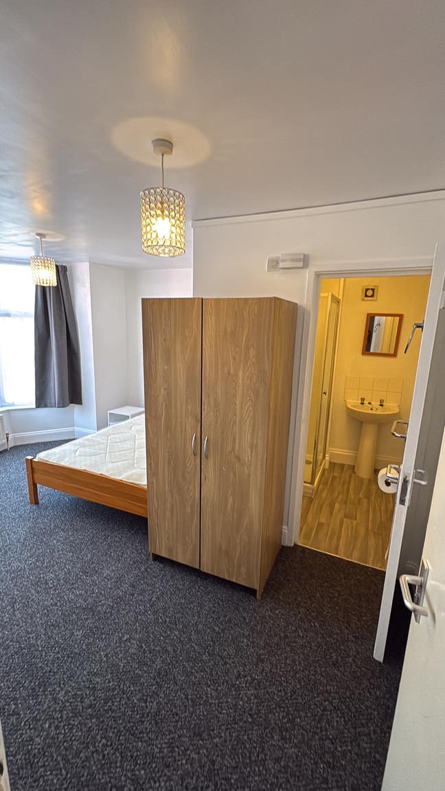 Spacious Double En-Suite Room Main Photo